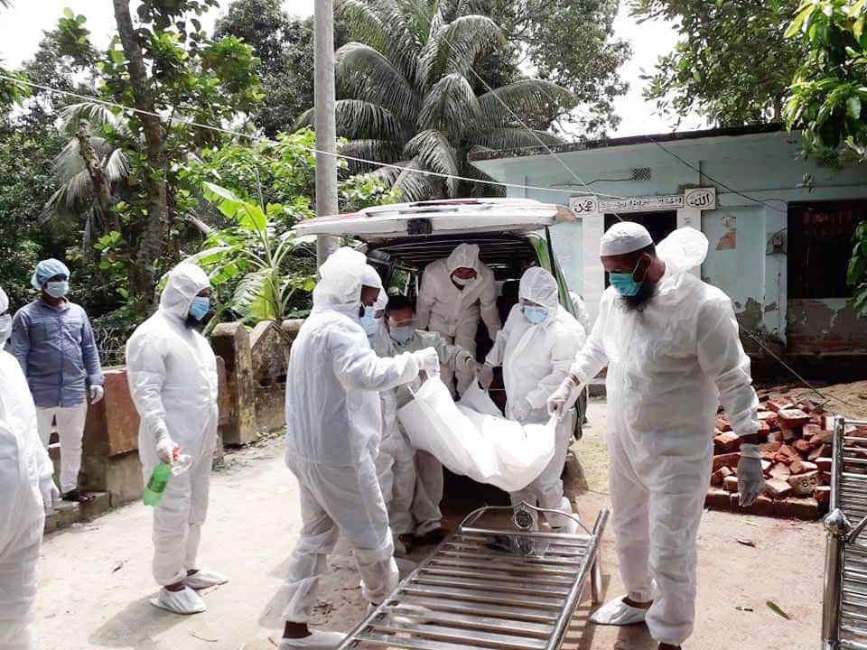 করোনা উপসর্গ নিয়ে মারা যাওয়া ১৮ তম লাশ দাফন করলো ইসলামী আন্দোলন বাংলাদেশ চাঁদপুর জেলা স্বেচ্ছাসেবক টীম।